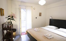 Quiet And Central Flat With Private Backyard Garden