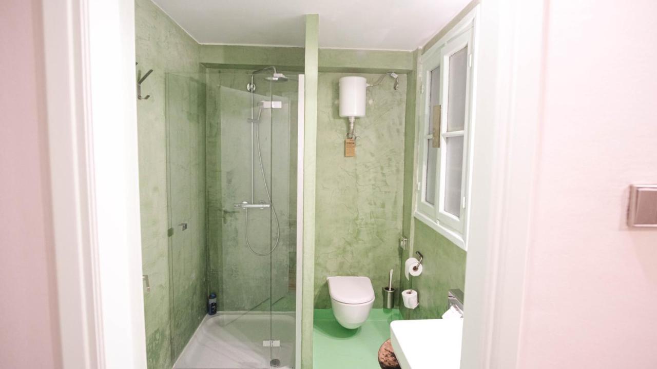 Quiet And Central Flat With Private Backyard Garden Ateny Zewnętrze zdjęcie