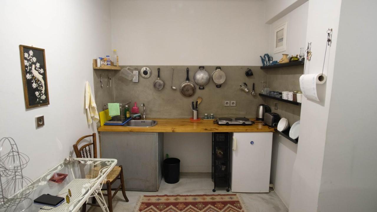 Quiet And Central Flat With Private Backyard Garden Ateny Zewnętrze zdjęcie