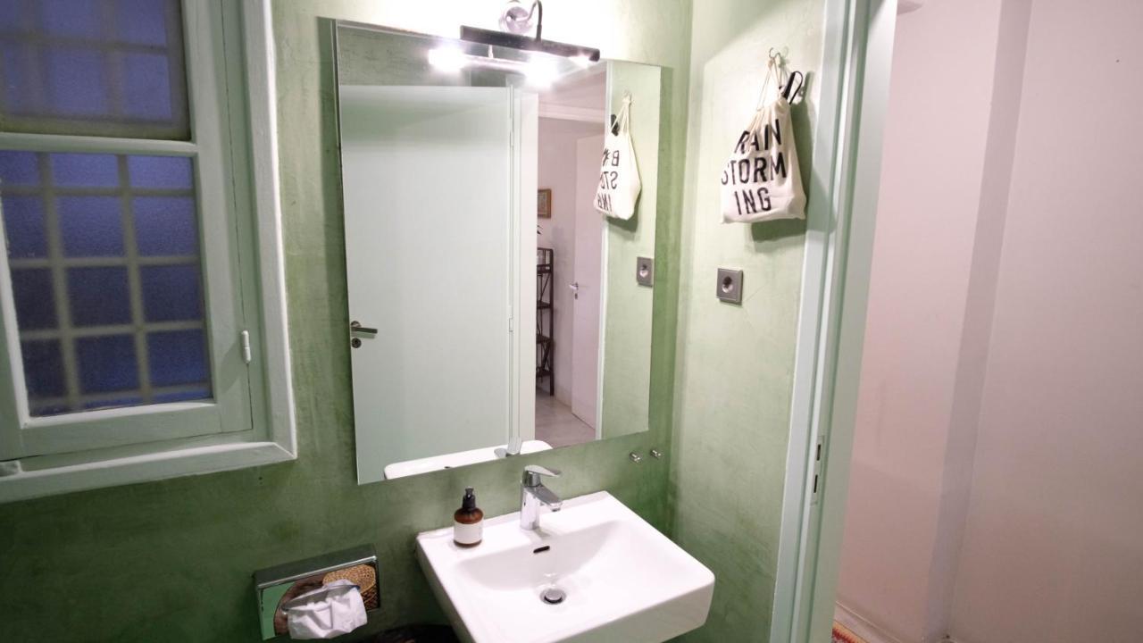 Quiet And Central Flat With Private Backyard Garden Ateny Zewnętrze zdjęcie