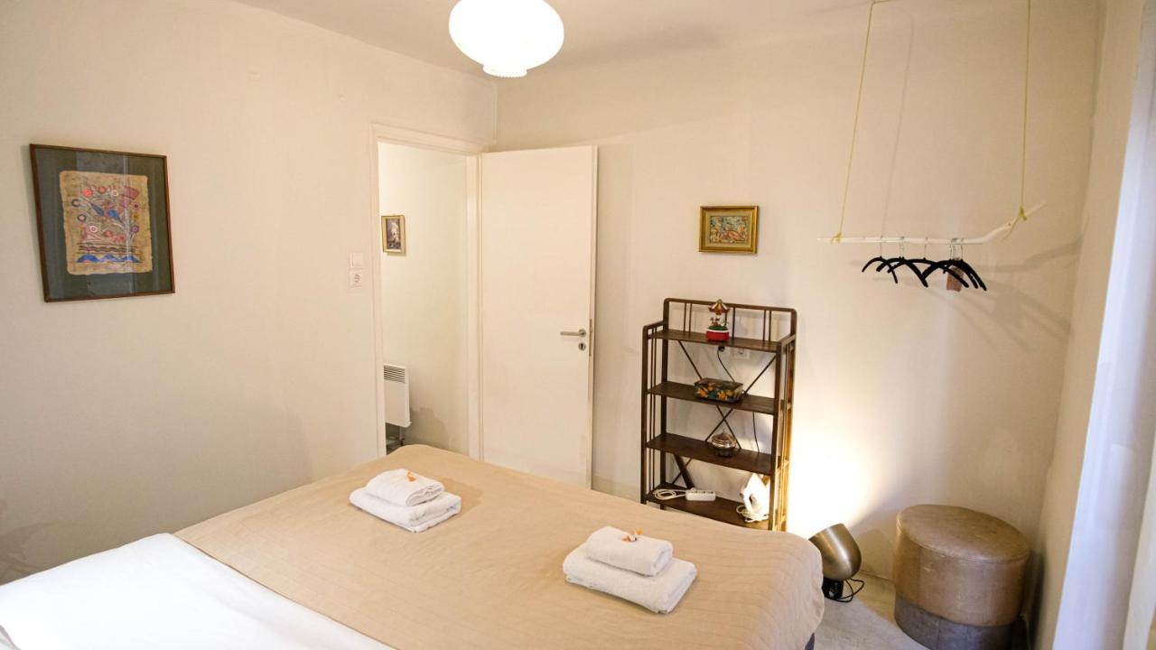 Quiet And Central Flat With Private Backyard Garden Ateny Zewnętrze zdjęcie
